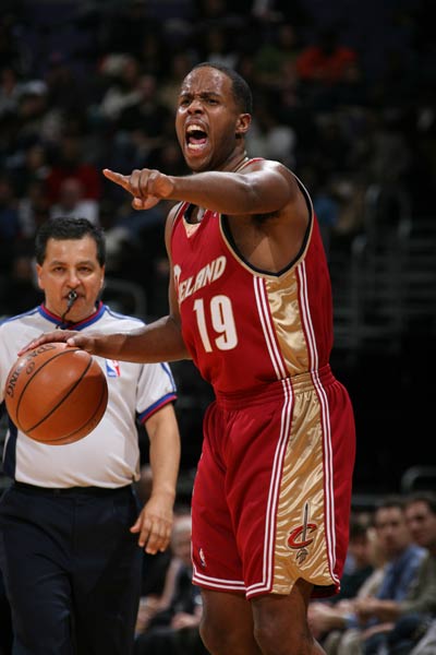 並在關鍵時 並在關鍵時