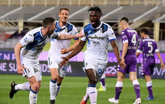 两端都有足 两端都有足